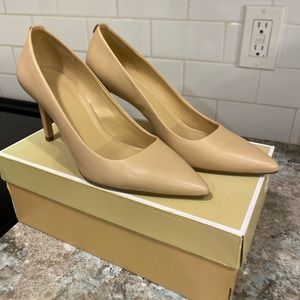 Michael Kors Dorothy pumps